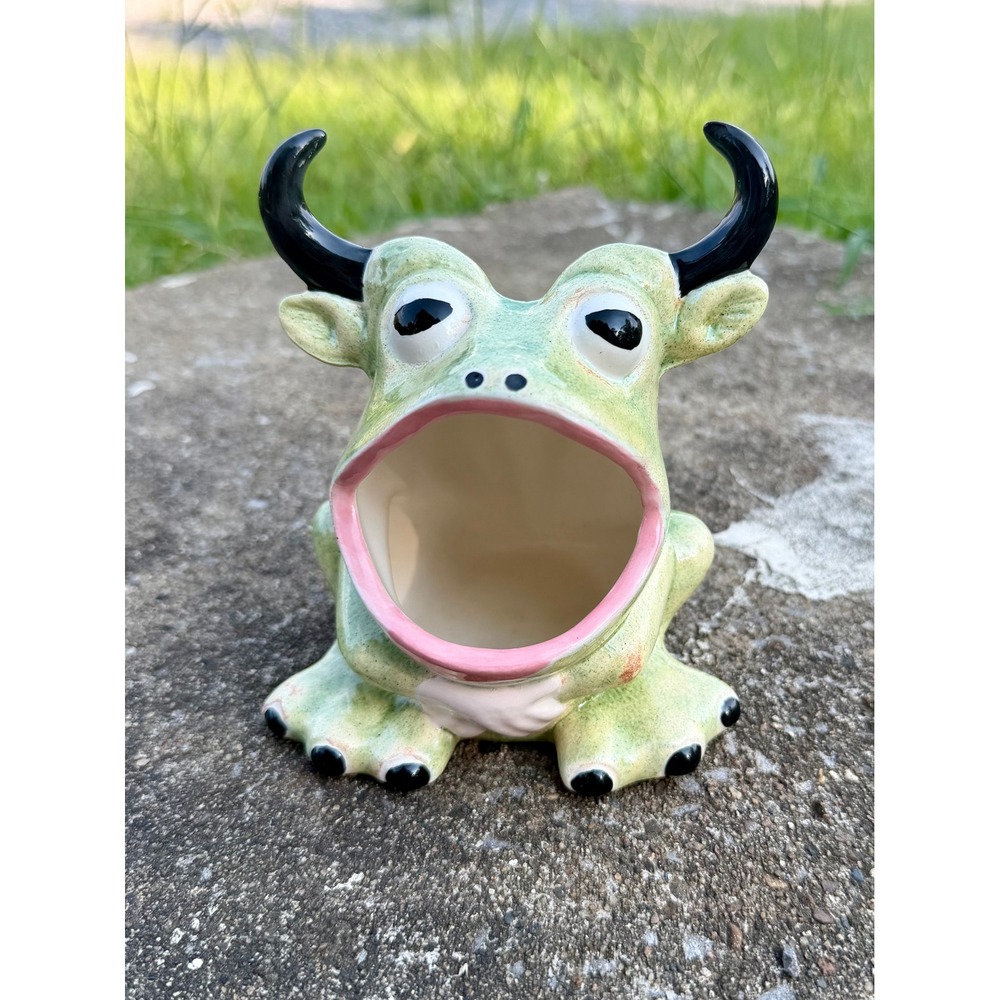 Vintage 1977 Signed Lumas Ceramic Monster Frog Scrubby Holder Green Horned Toad